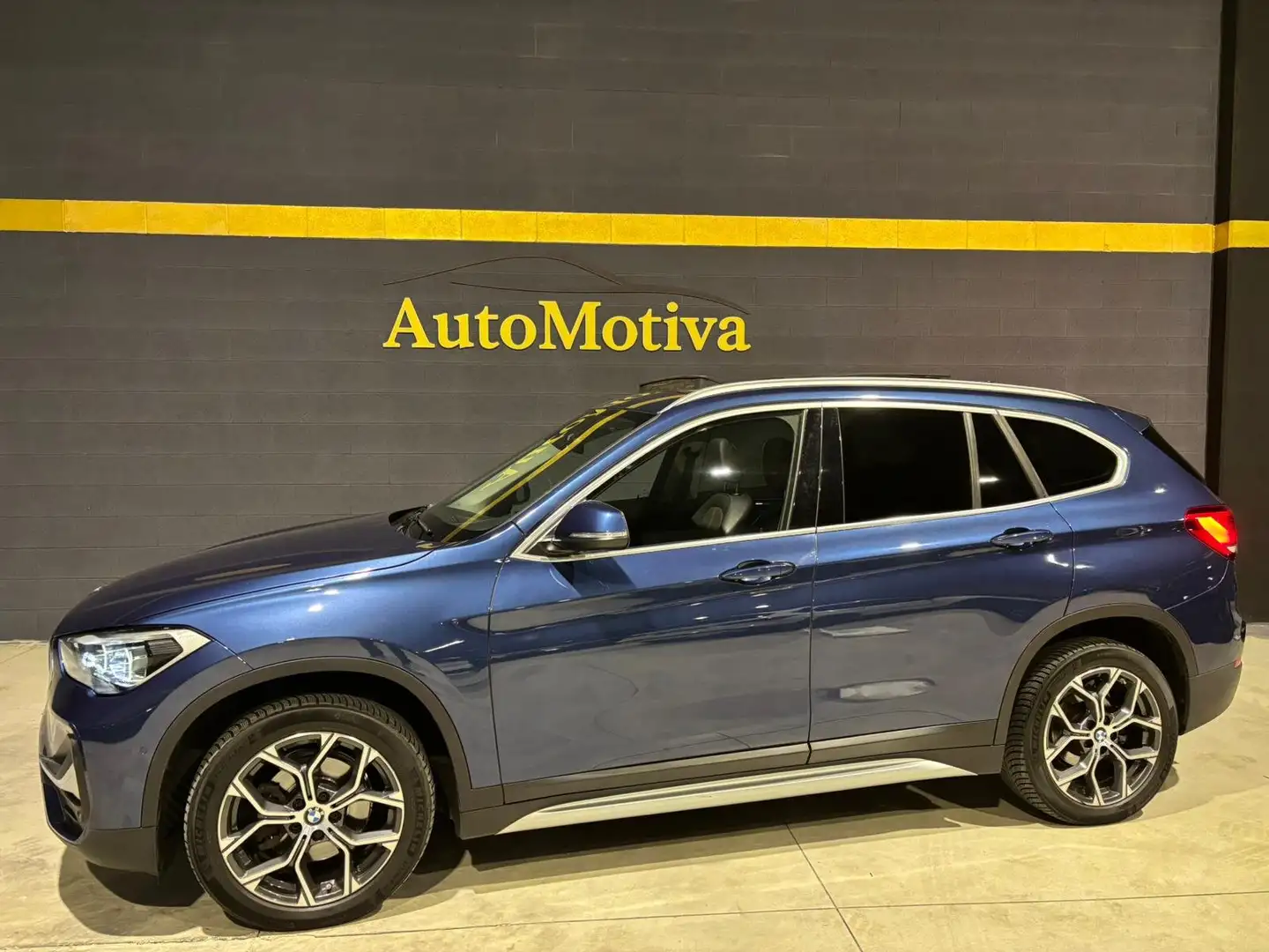 BMW X1 X1 F48 2019 sdrive18d xLine Plus auto Blau - 1
