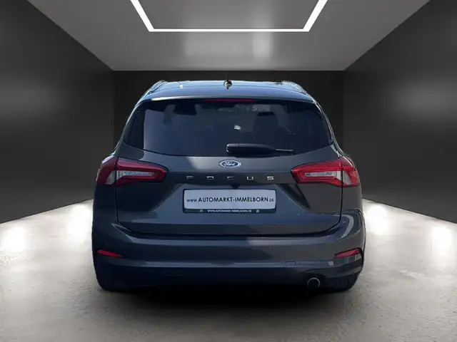 Ford Focus view 9