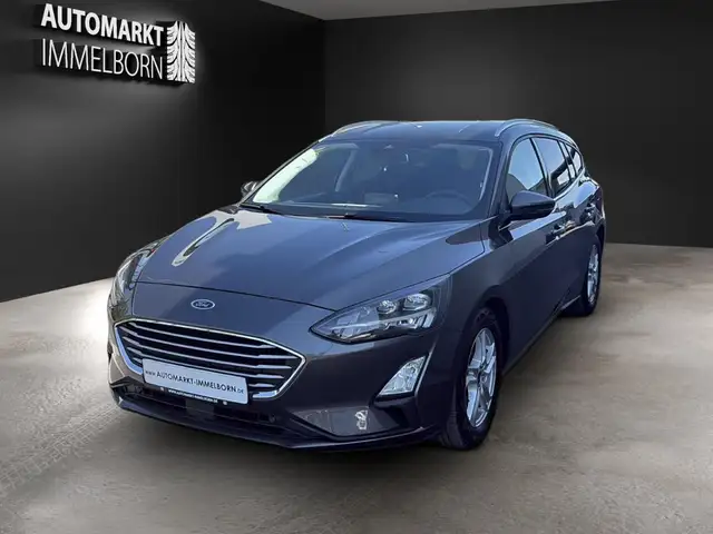 Ford Focus view 3
