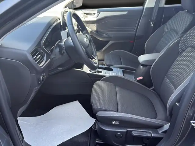 Ford Focus view 14
