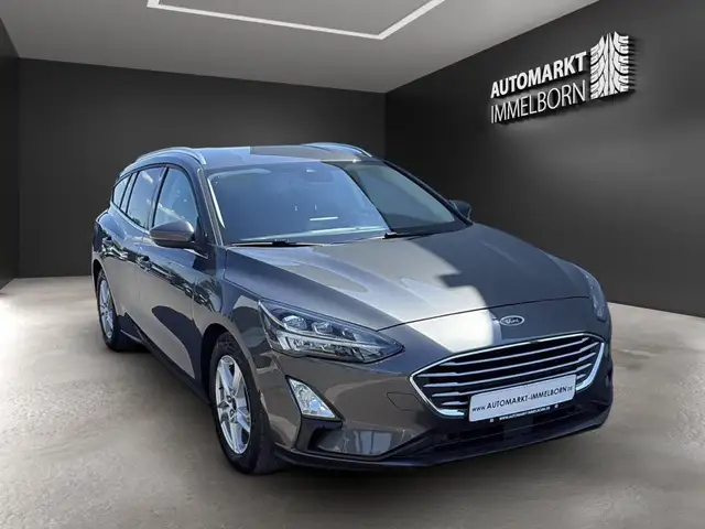 Ford Focus view 2