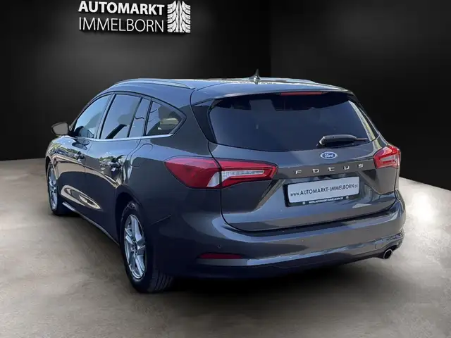Ford Focus view 10