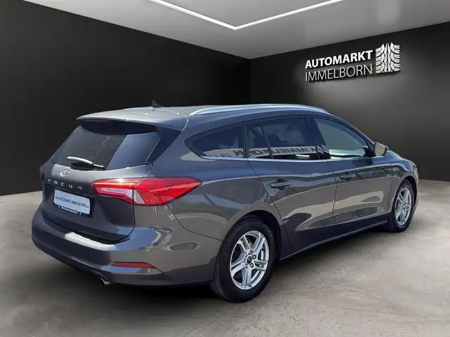Ford Focus view 6
