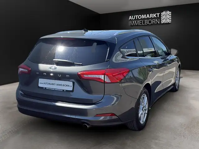 Ford Focus view 11