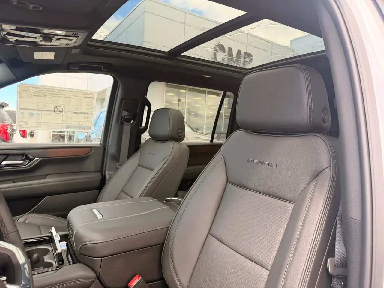 GMC Yukon снимка GMC Yukon