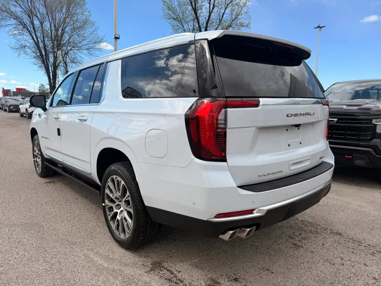 GMC Yukon снимка GMC Yukon