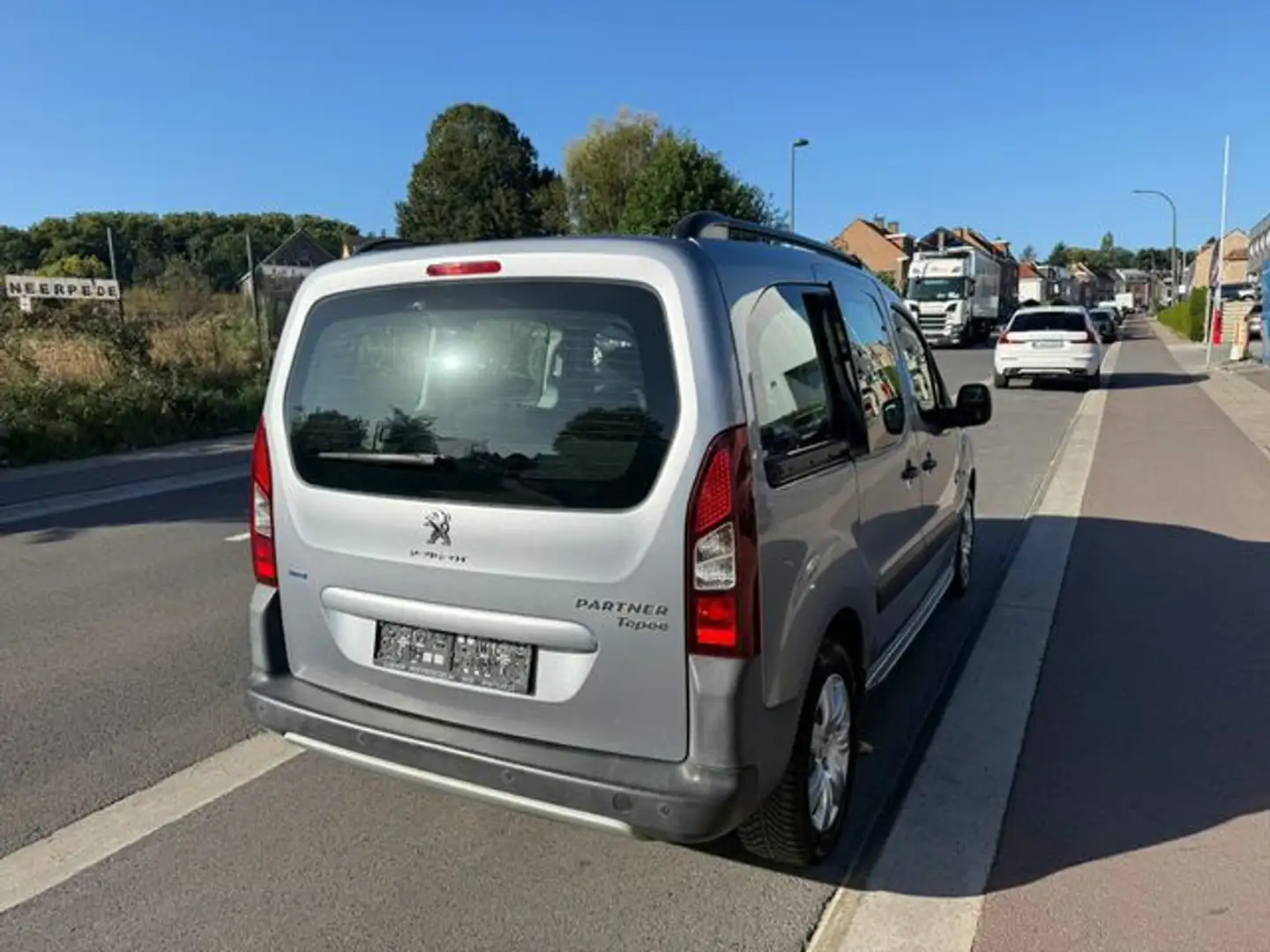Peugeot Partner Tepee 1.6BlueHDI Outdoor 100 Gris - 2