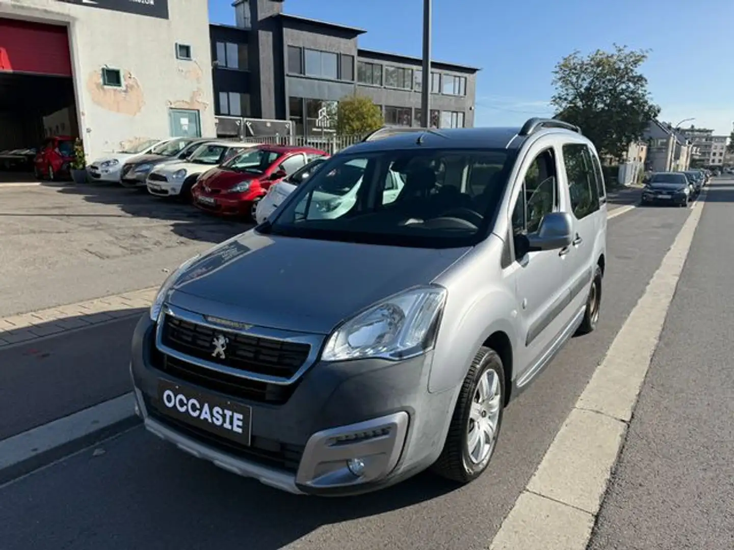 Peugeot Partner Tepee 1.6BlueHDI Outdoor 100 Gris - 1