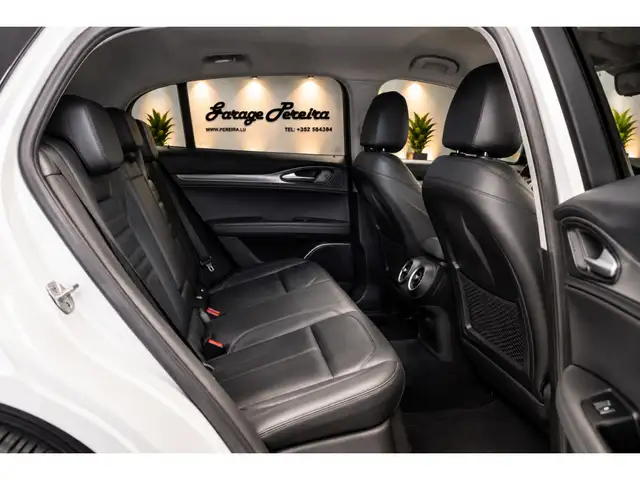 Alfa Romeo Stelvio view 8