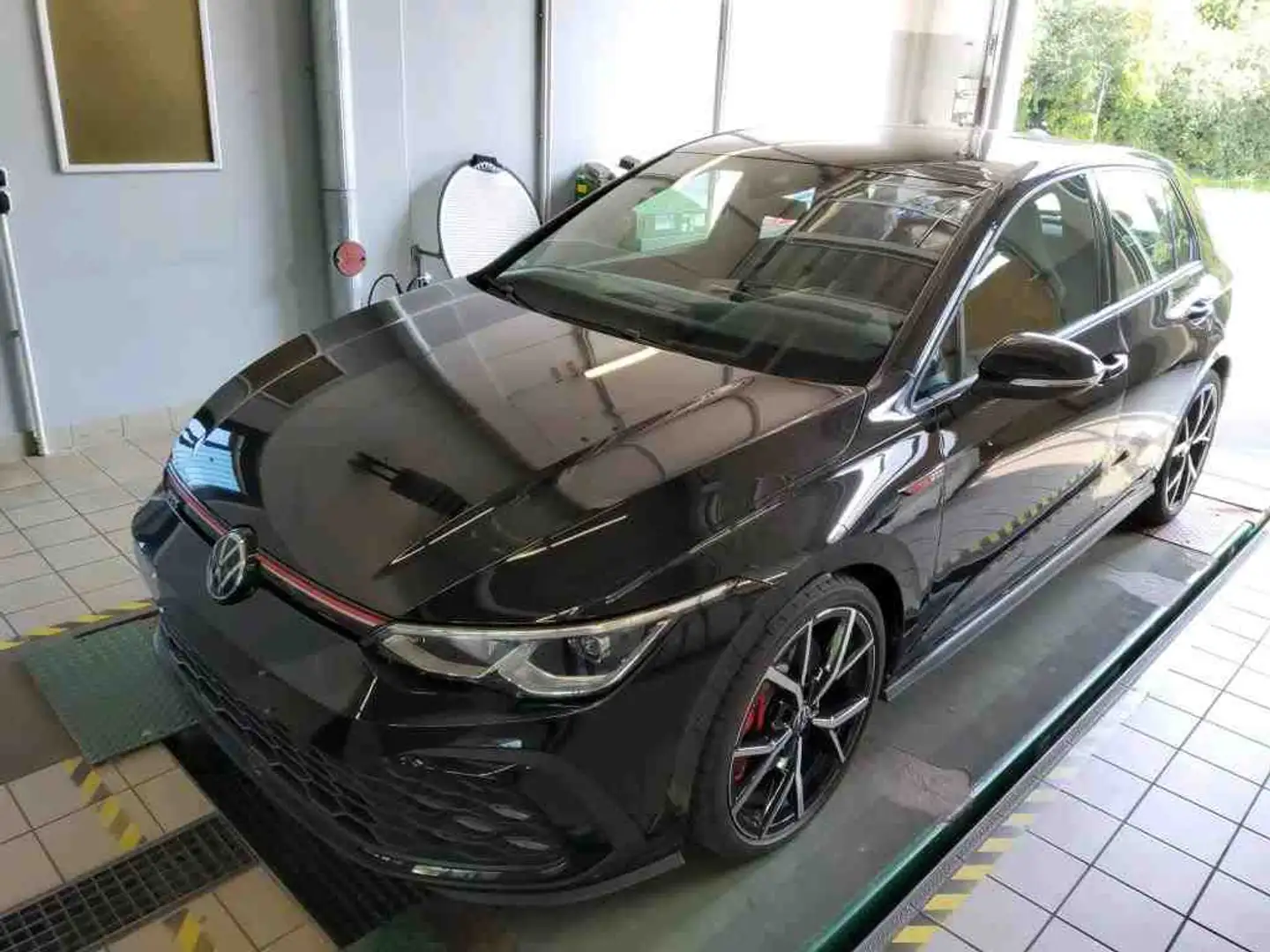 Volkswagen Golf GTI Sonderleasing DCC Standh Harman Estoril Rear View Schwarz - 2