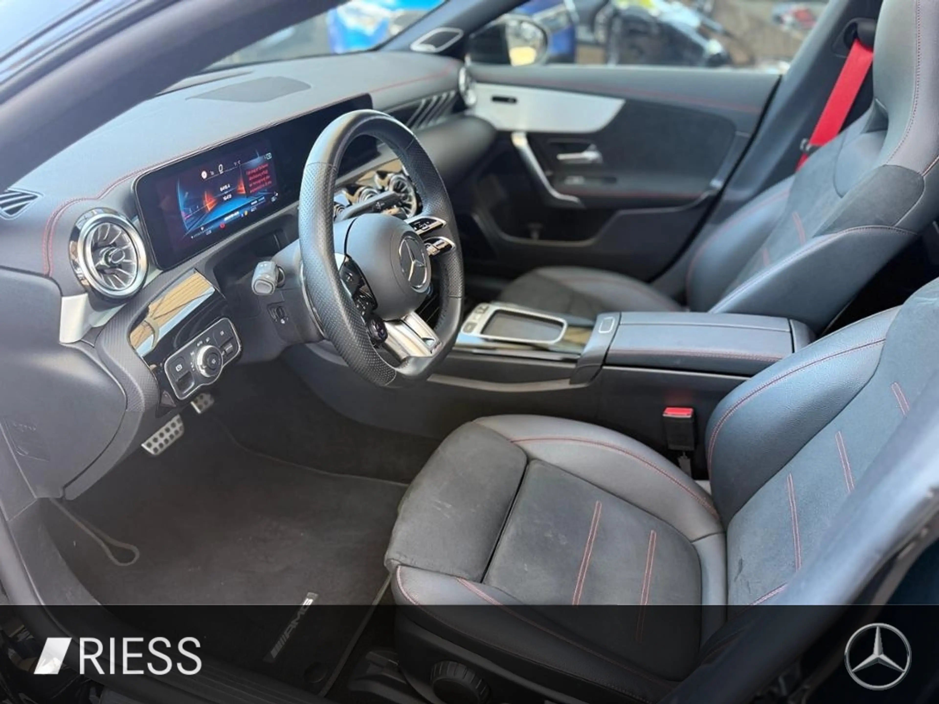 Mercedes-Benz CLA 35 AMG 4MATIC Coupé PANO BURM AERO NGHT II — photo 6