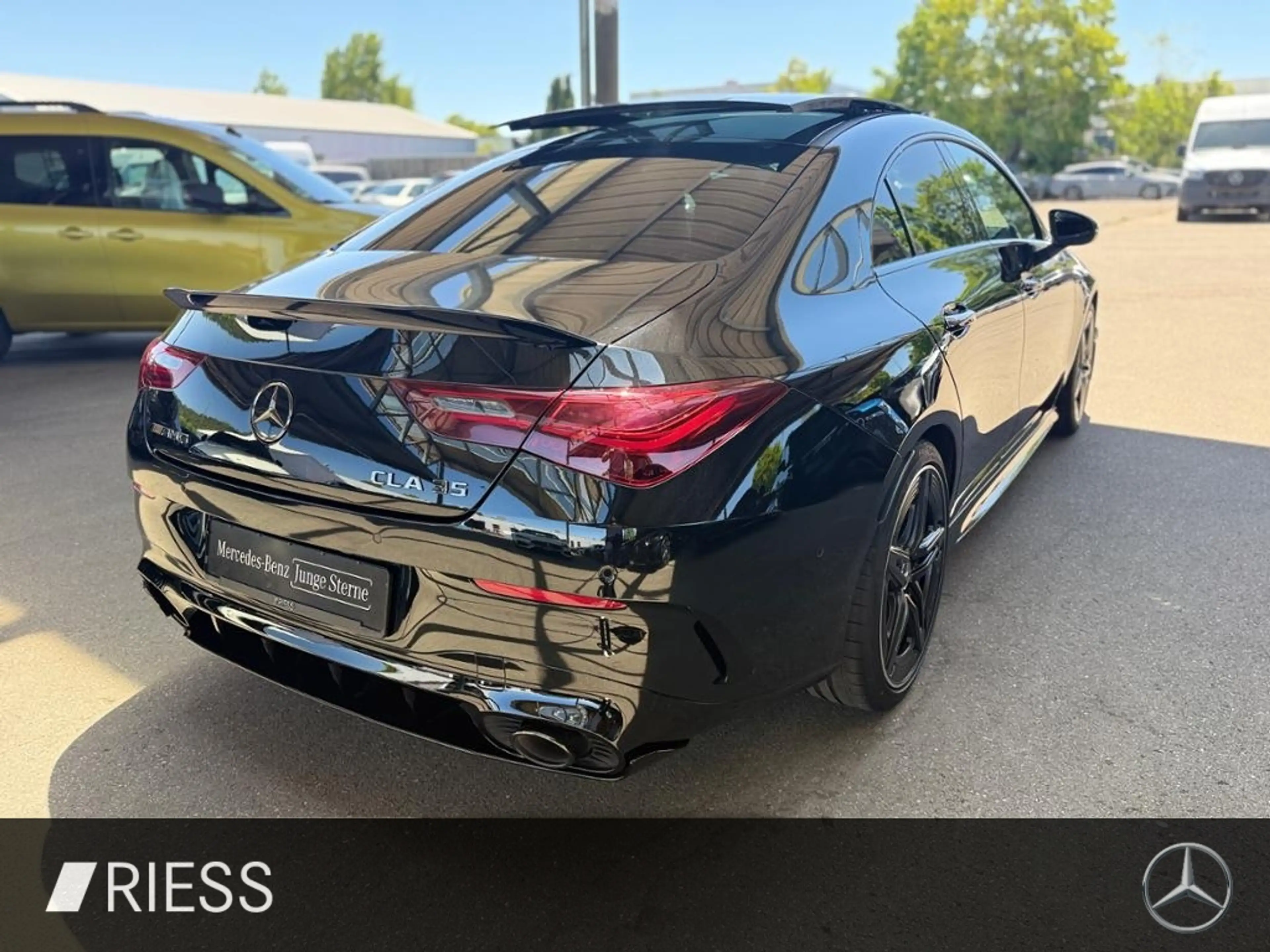 Mercedes-Benz CLA 35 AMG 4MATIC Coupé PANO BURM AERO NGHT II — photo 10