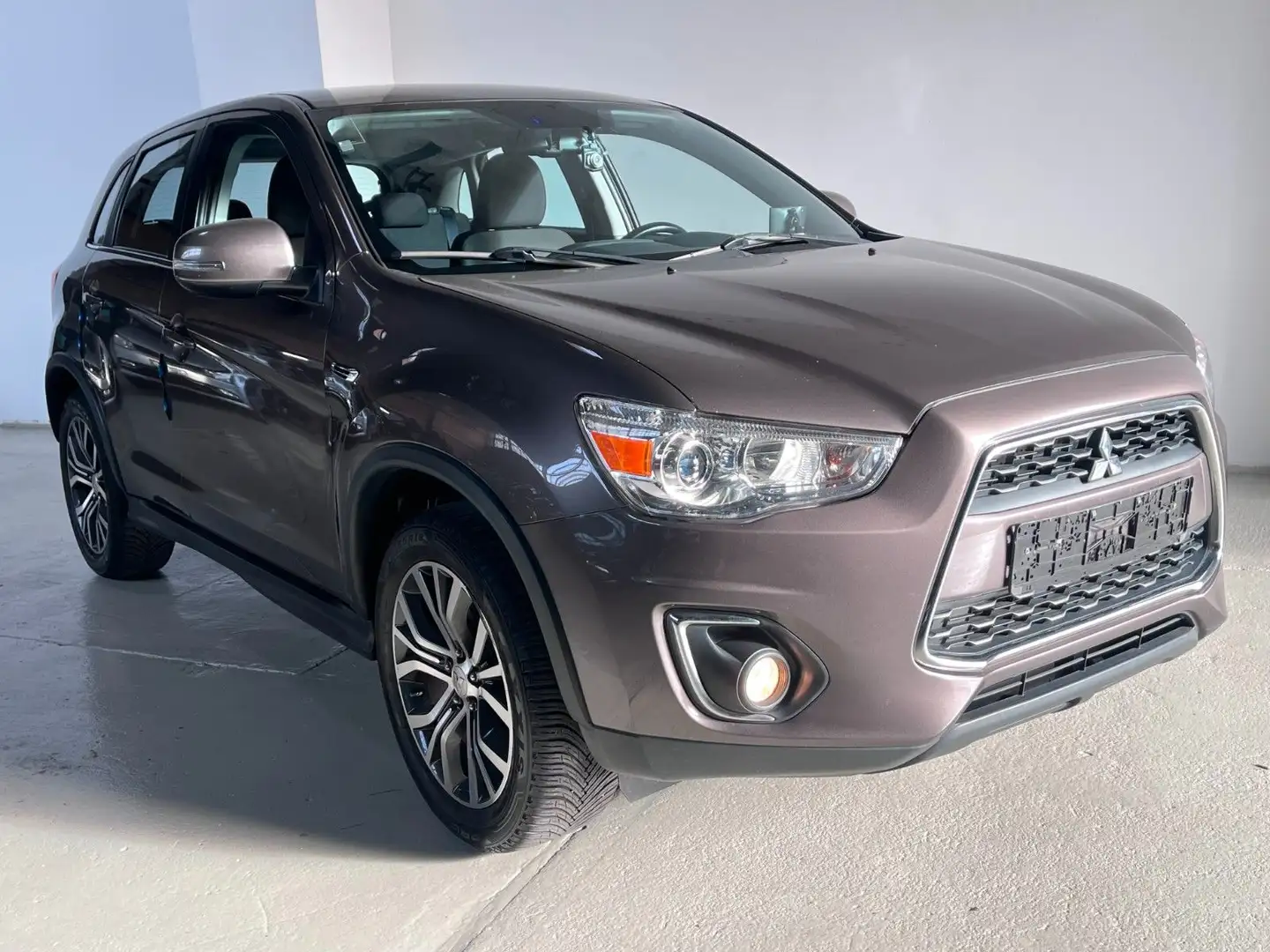 Mitsubishi ASX SUV-Star 2WD 1.6 Hnědá - 2