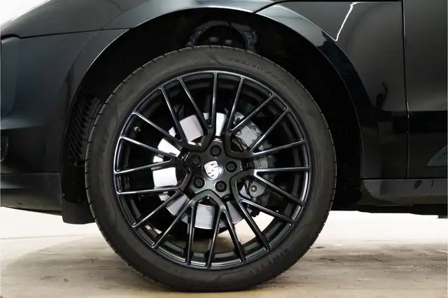 Porsche Macan view 12