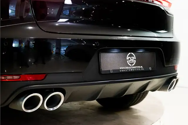Porsche Macan view 15