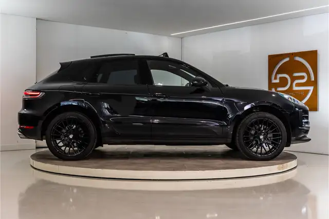 Porsche Macan view 6