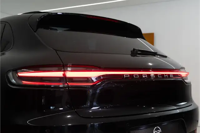 Porsche Macan view 13