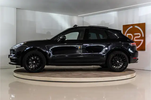 Porsche Macan view 2