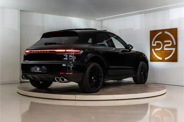 Porsche Macan view 5