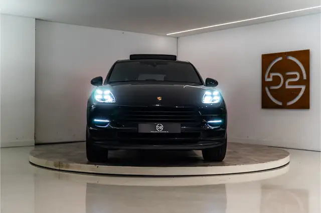 Porsche Macan view 8
