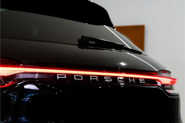 Porsche Macan view 14