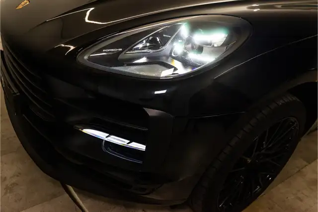 Porsche Macan view 10