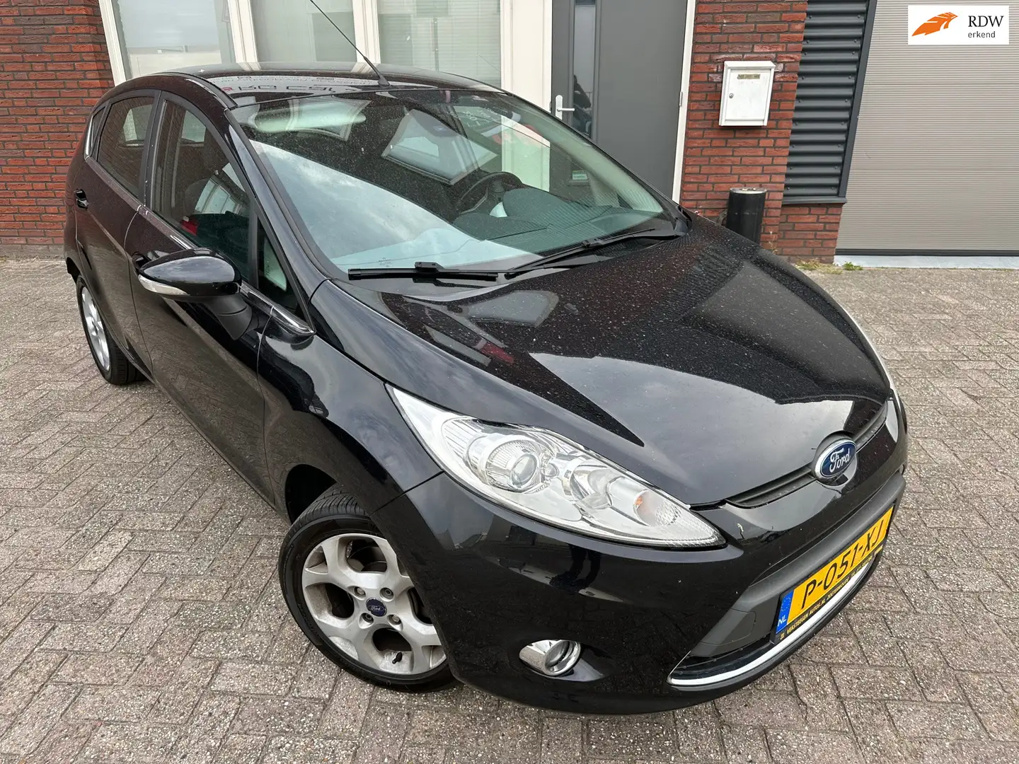 Ford Fiesta 1.4 Ghia / PDC / Airco / 5DRS / AUX / LM Zwart - 1