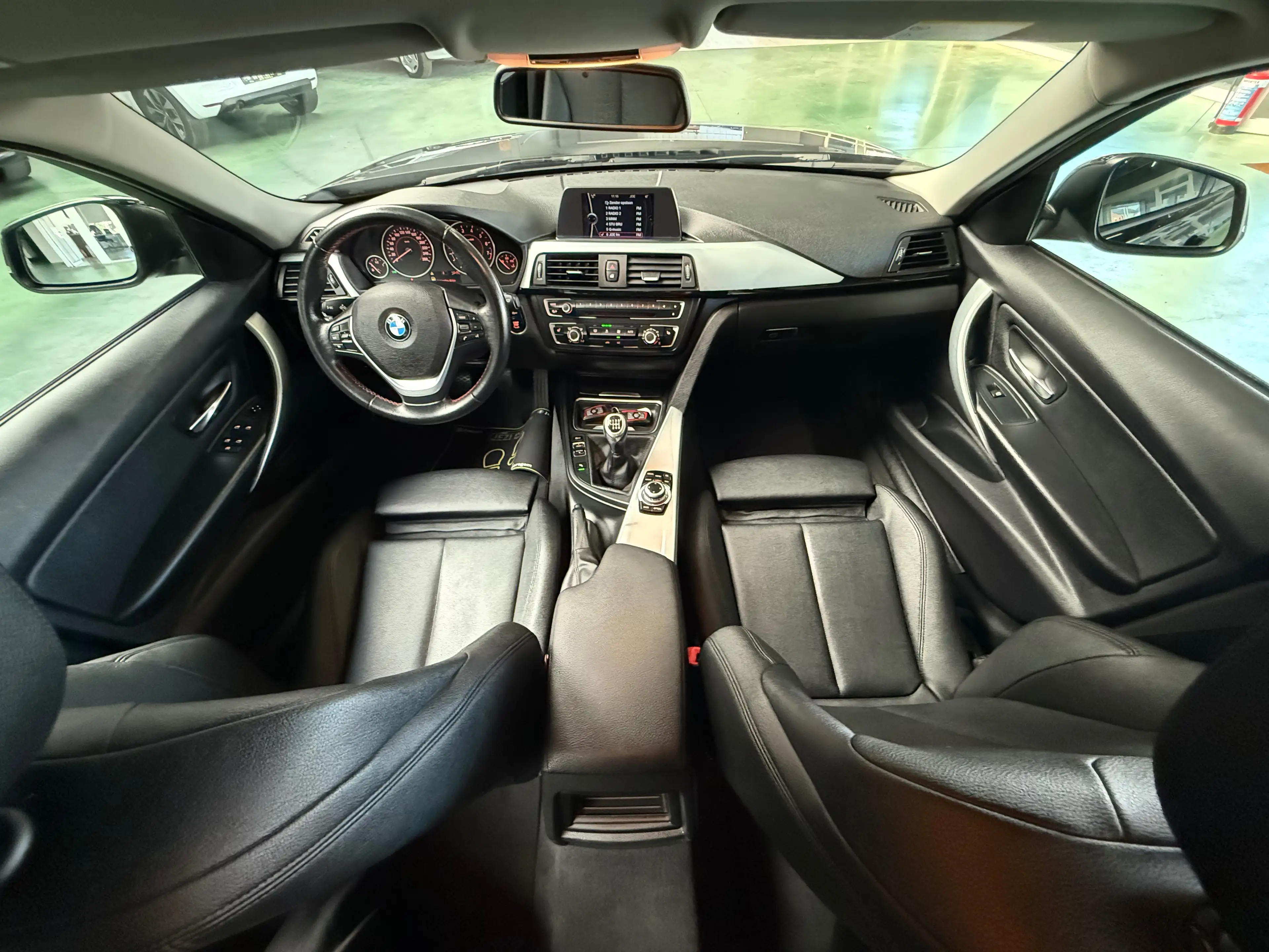 BMW 316 Touring 316i Sport Line — photo 13