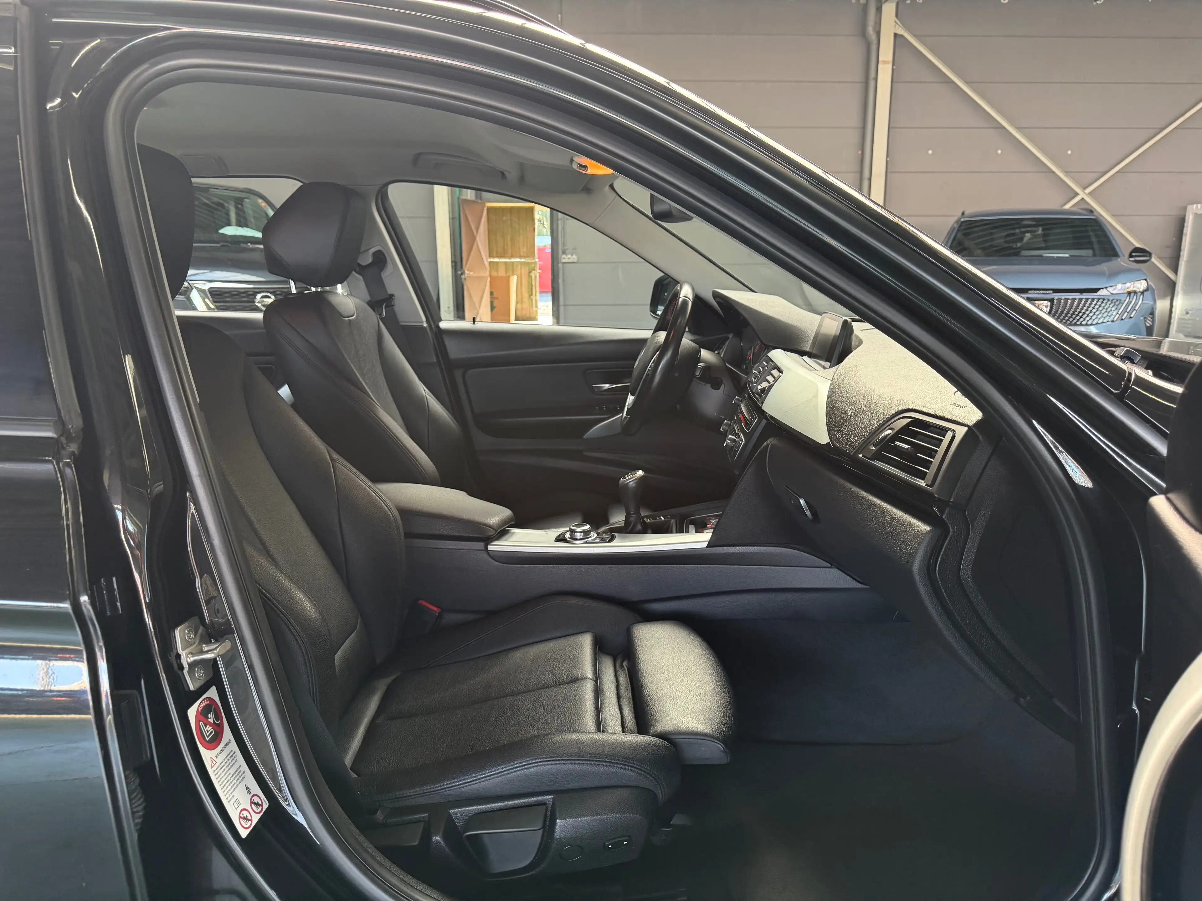 BMW 316 Touring 316i Sport Line — photo 15
