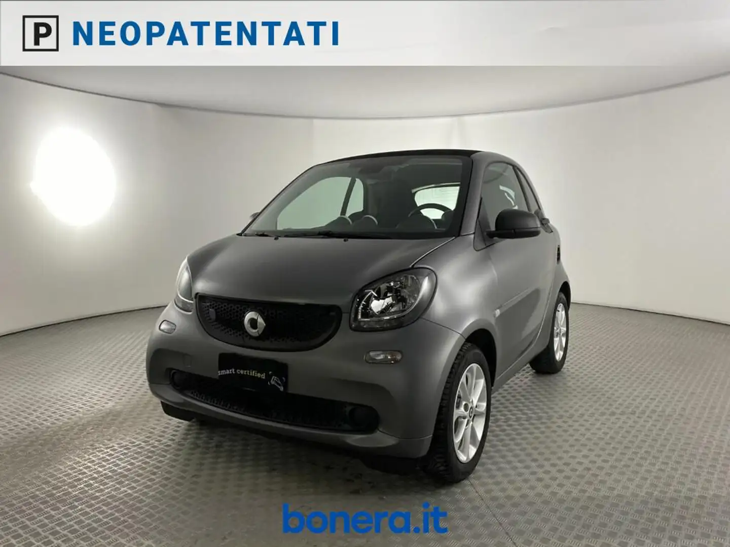 smart forTwo eq Youngster my19 Grijs - 1