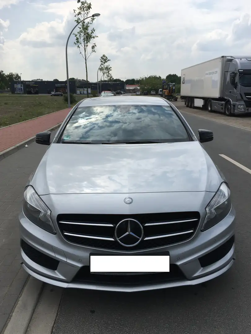 Mercedes-Benz A 180 (BlueEFFICIENCY) 7G-DCT AMG Sport Silber - 2
