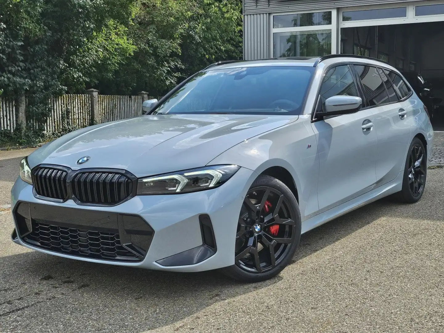 BMW 330 i T.xDr M Pro HUD SuView.PanoD.Ha/Ka AHK 19" Grau - 2