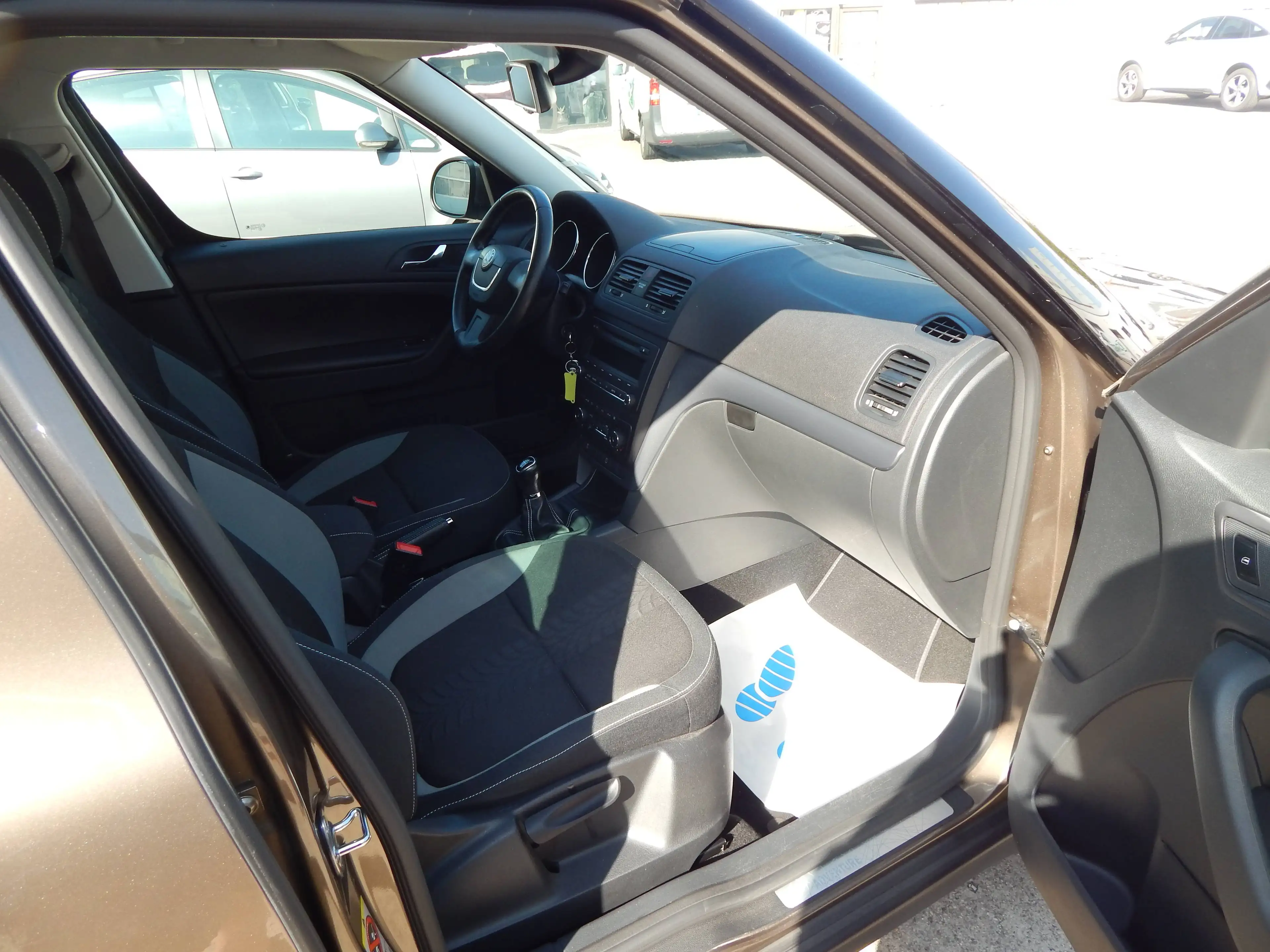 Skoda Yeti Adventure*1.HAND*LM*PDC*90 TKM*SITZHEIZUNG*KLIMAAUT*TOP* — photo 5