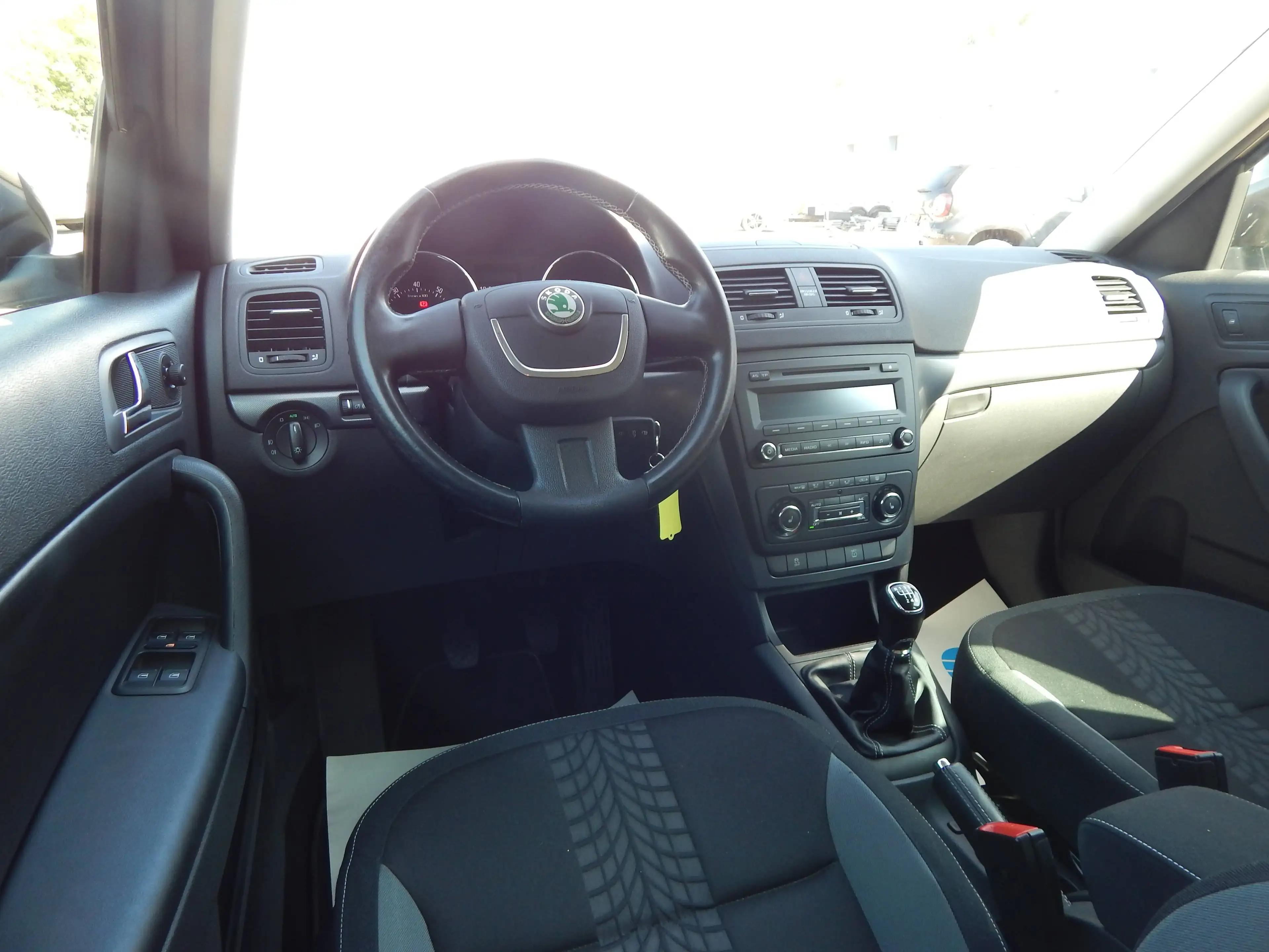 Skoda Yeti Adventure*1.HAND*LM*PDC*90 TKM*SITZHEIZUNG*KLIMAAUT*TOP* — photo 8