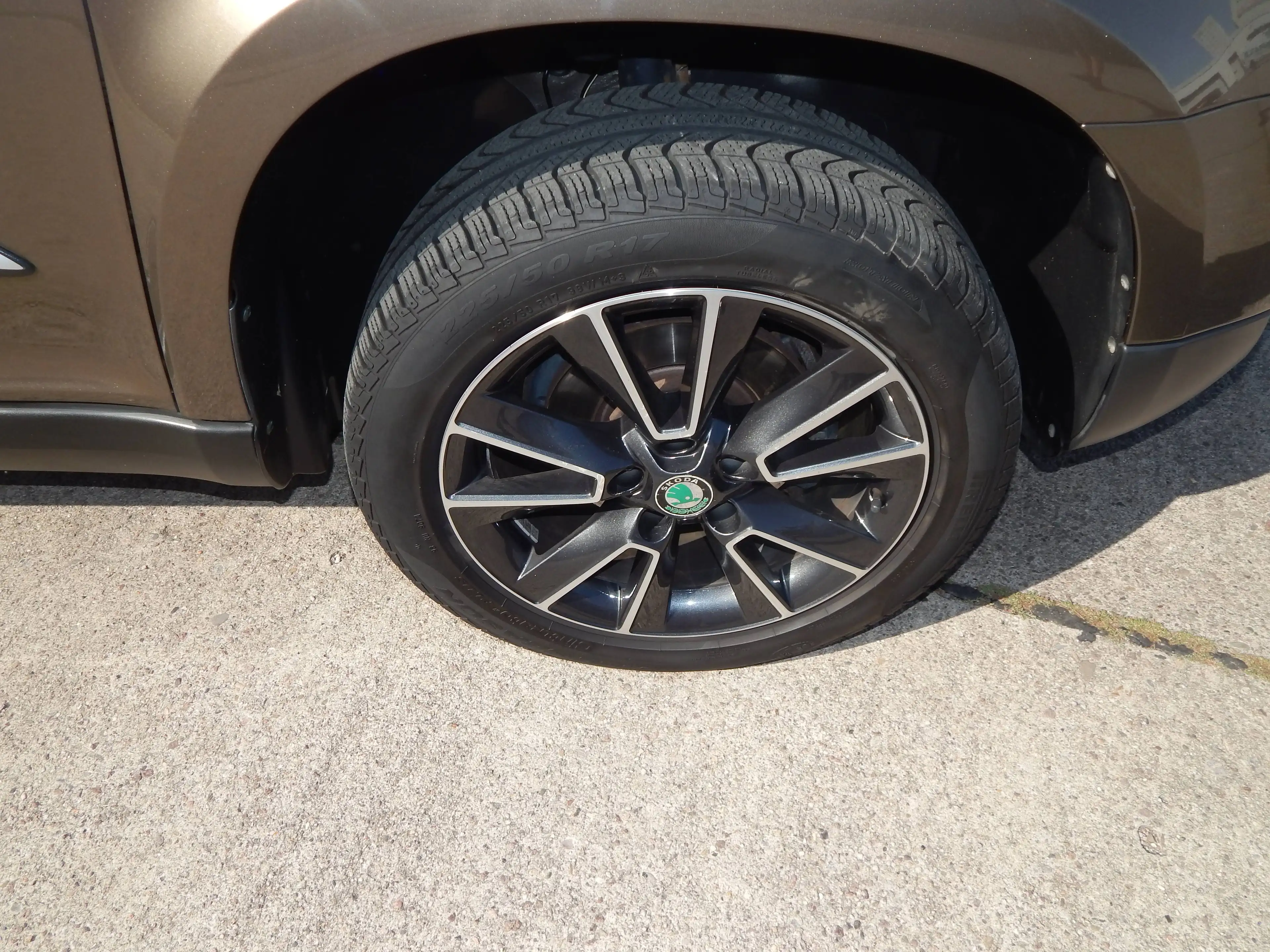 Skoda Yeti Adventure*1.HAND*LM*PDC*90 TKM*SITZHEIZUNG*KLIMAAUT*TOP* — photo 4