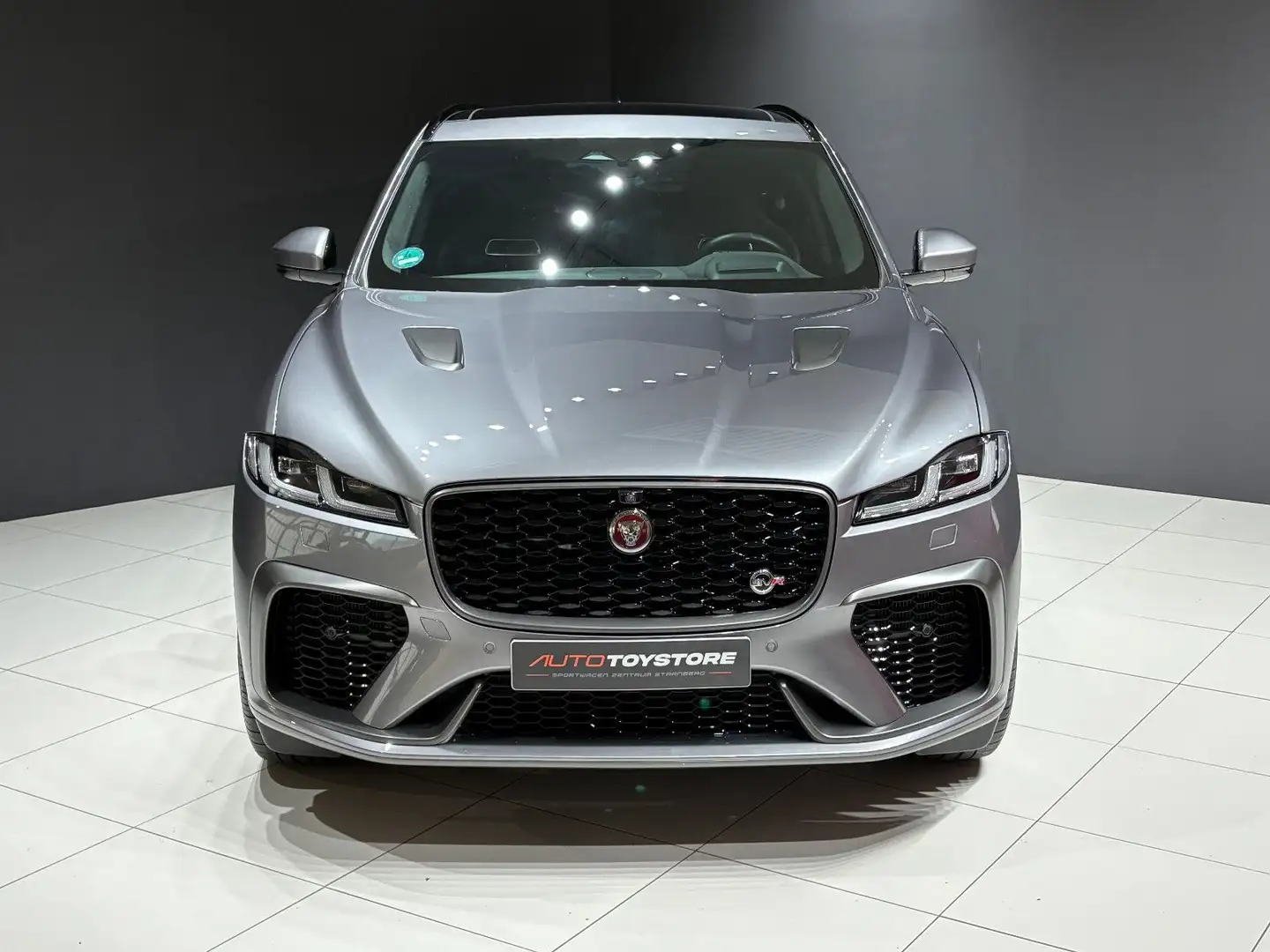 Jaguar F-Pace F-PACE P550 SVR, Pano, Meridian, AHK, 22 Zoll Gris - 2