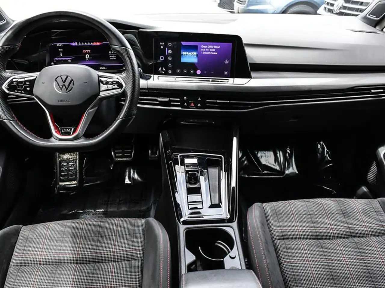 Volkswagen Golf GTI снимка Volkswagen Golf GTI