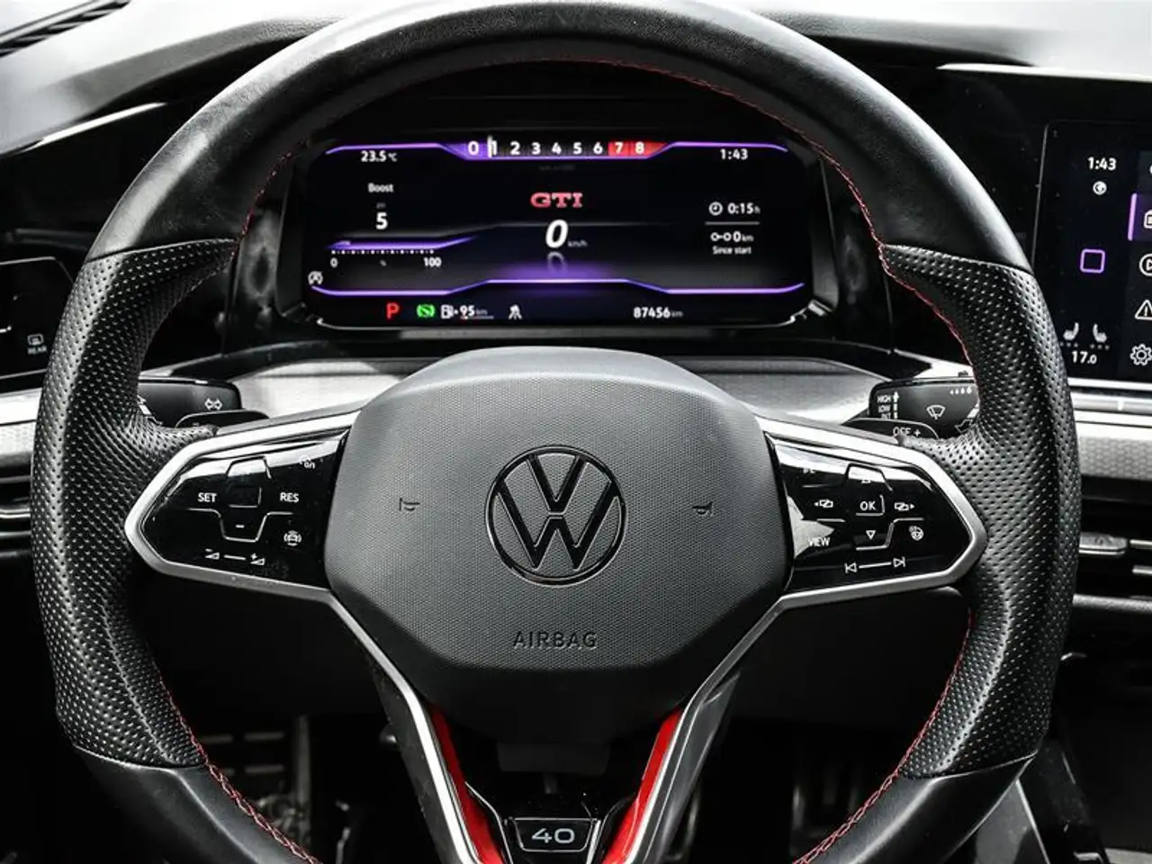 Volkswagen Golf GTI снимка Volkswagen Golf GTI