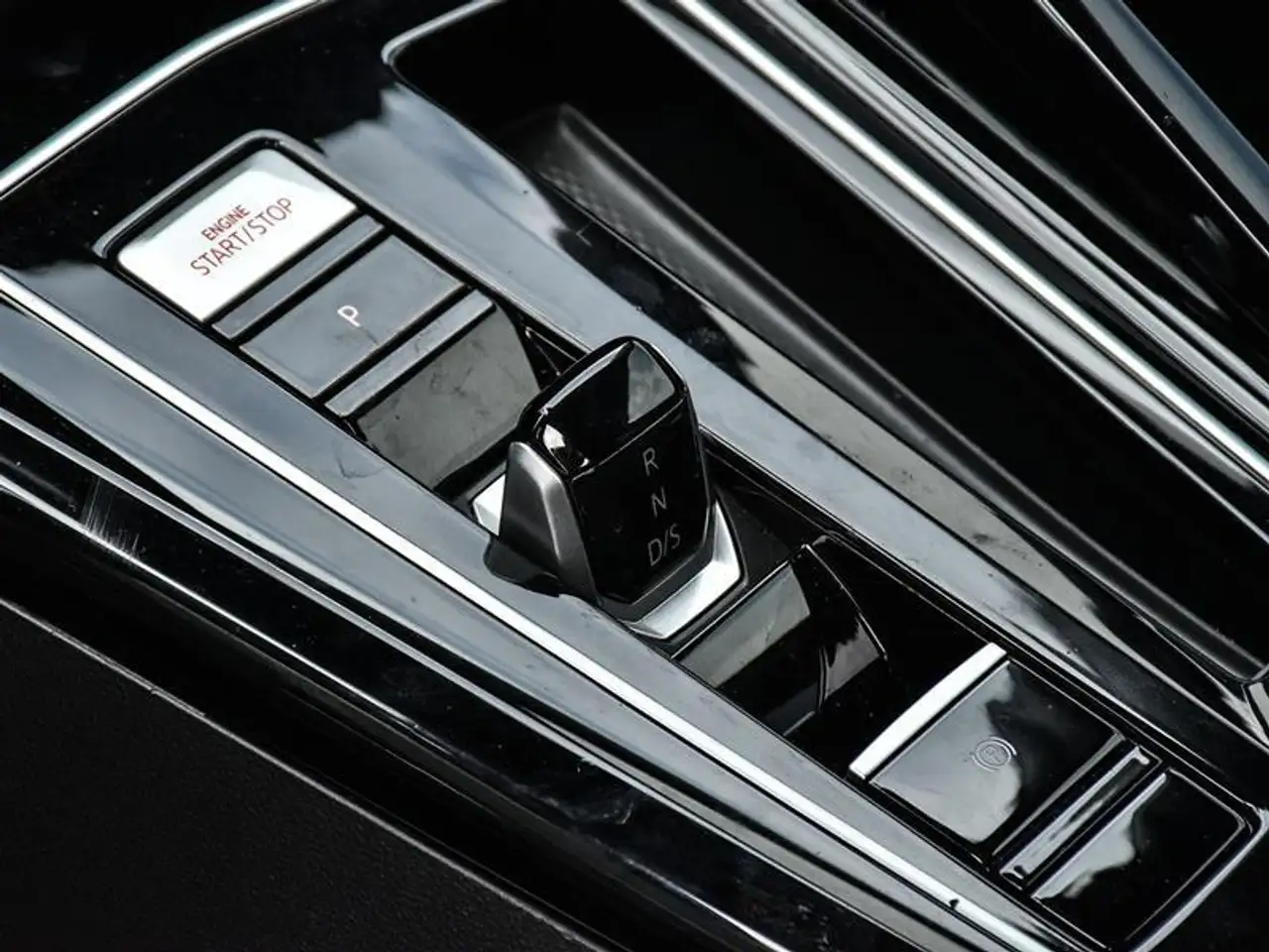 Volkswagen Golf GTI снимка Volkswagen Golf GTI
