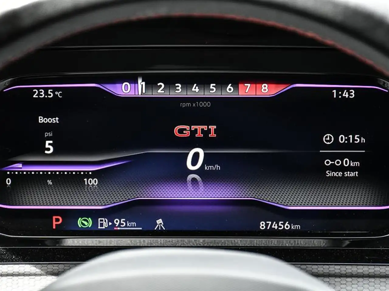 Volkswagen Golf GTI снимка Volkswagen Golf GTI