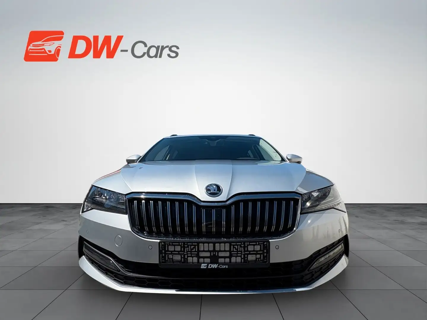 Skoda Superb Combi Ambition LED AHK 1.Hand DSG Navi Silber - 2