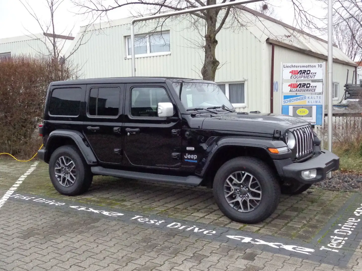 Jeep Wrangler Unlimited PHEV Sahara MY22 Negro - 2