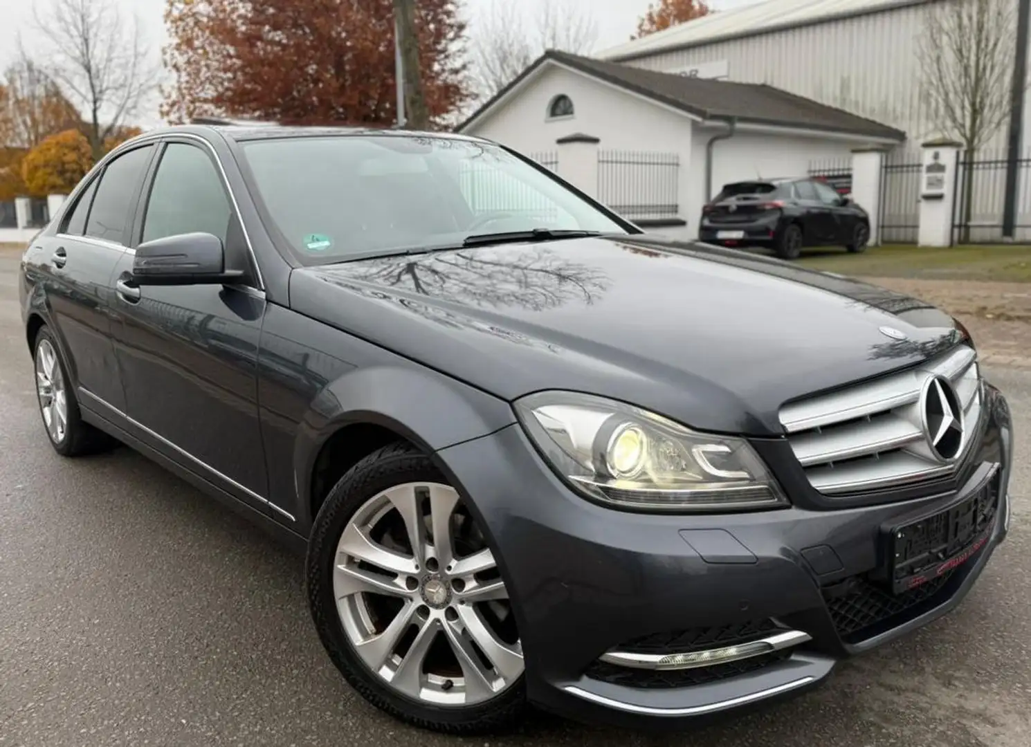 Mercedes-Benz C 180 CGI BlueEfficiency Automatik Navi Xenon Gris - 1