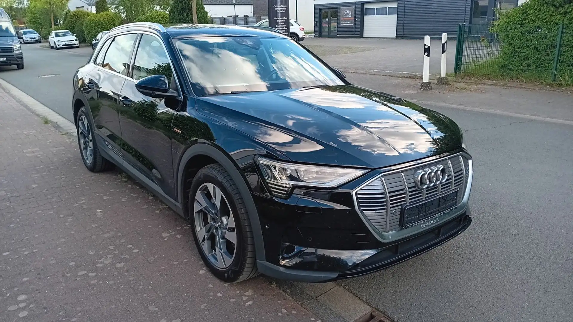 Audi e-tron Luftfahrwerk Dig Cocpit plus etc.1. Hand Schwarz - 1