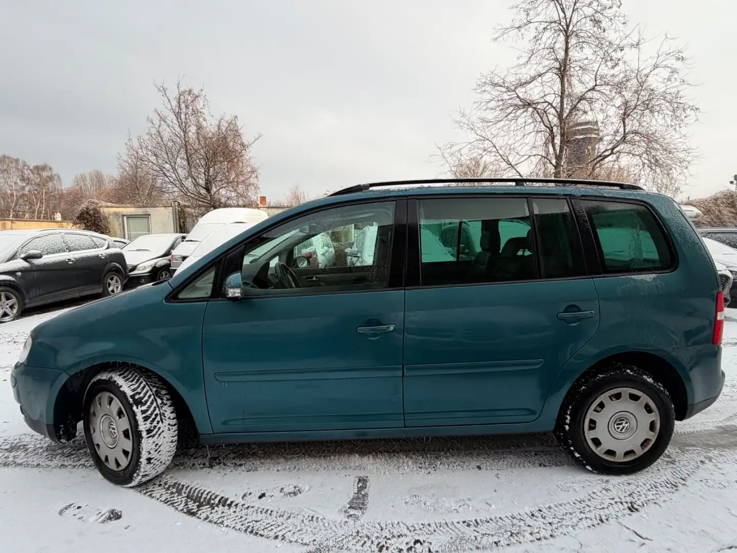 Volkswagen Touran Trendline-AUTOMATIK-TÜV 05/2027-LEDER Grün - 2