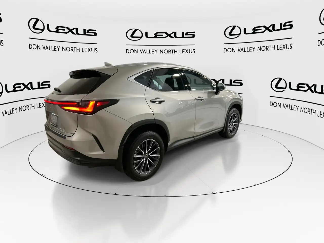 Lexus NX снимка Lexus NX