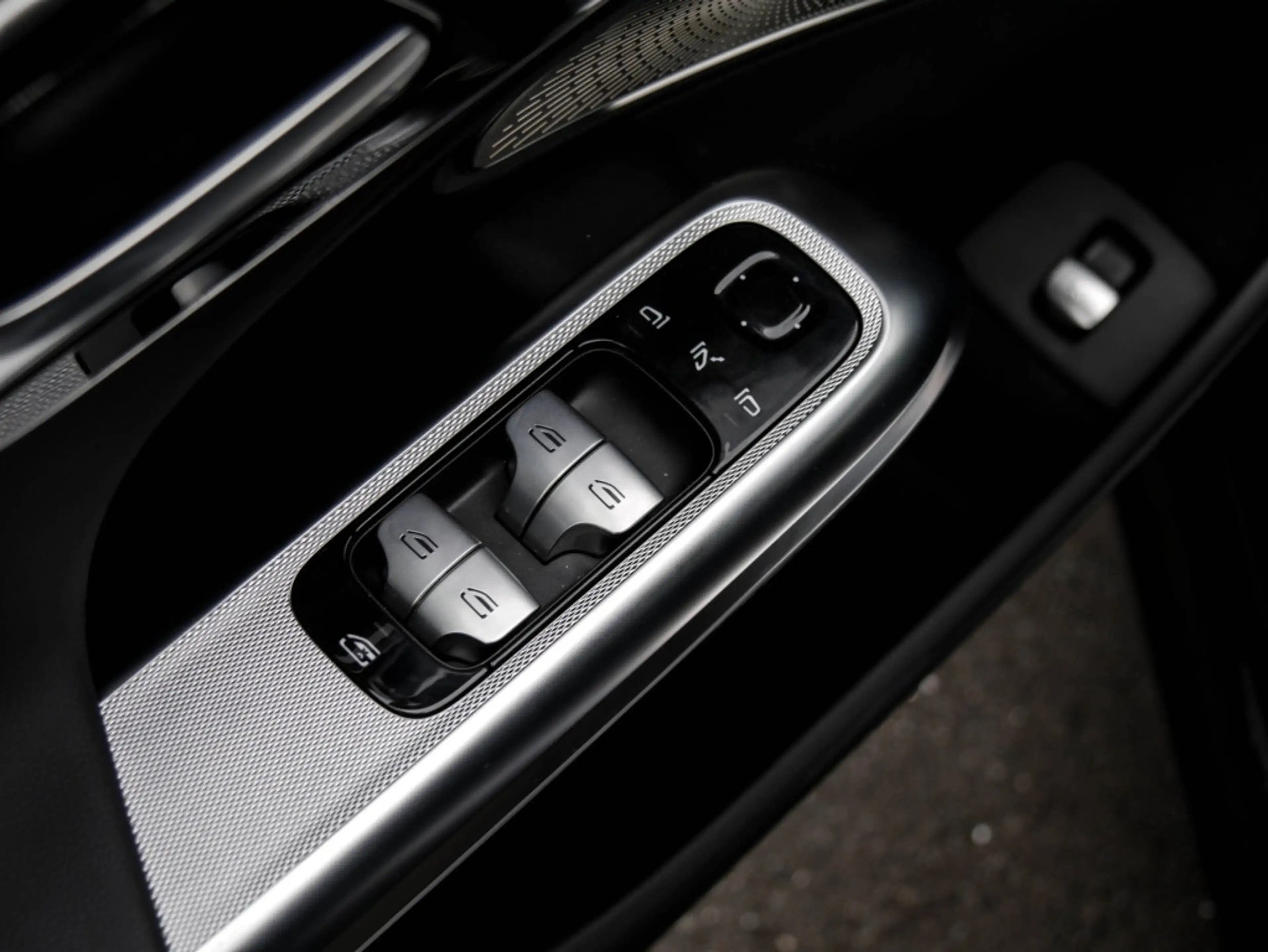 Mercedes-Benz E 220 d 4M AMG-Sport/Pano/Super/360/Burm/DIGITAL — photo 13