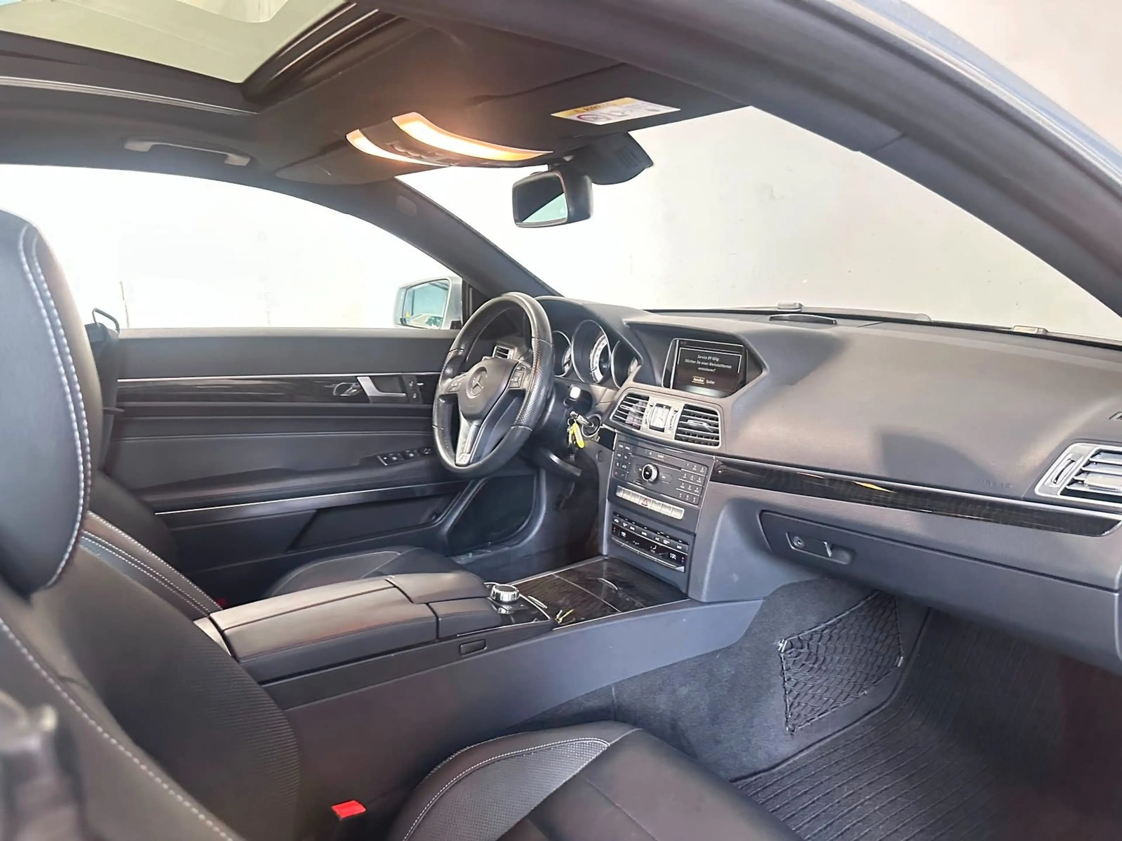 Mercedes-Benz E 250 LEDER NAVI XENON PANO SPORTPAKET 1HD — photo 14