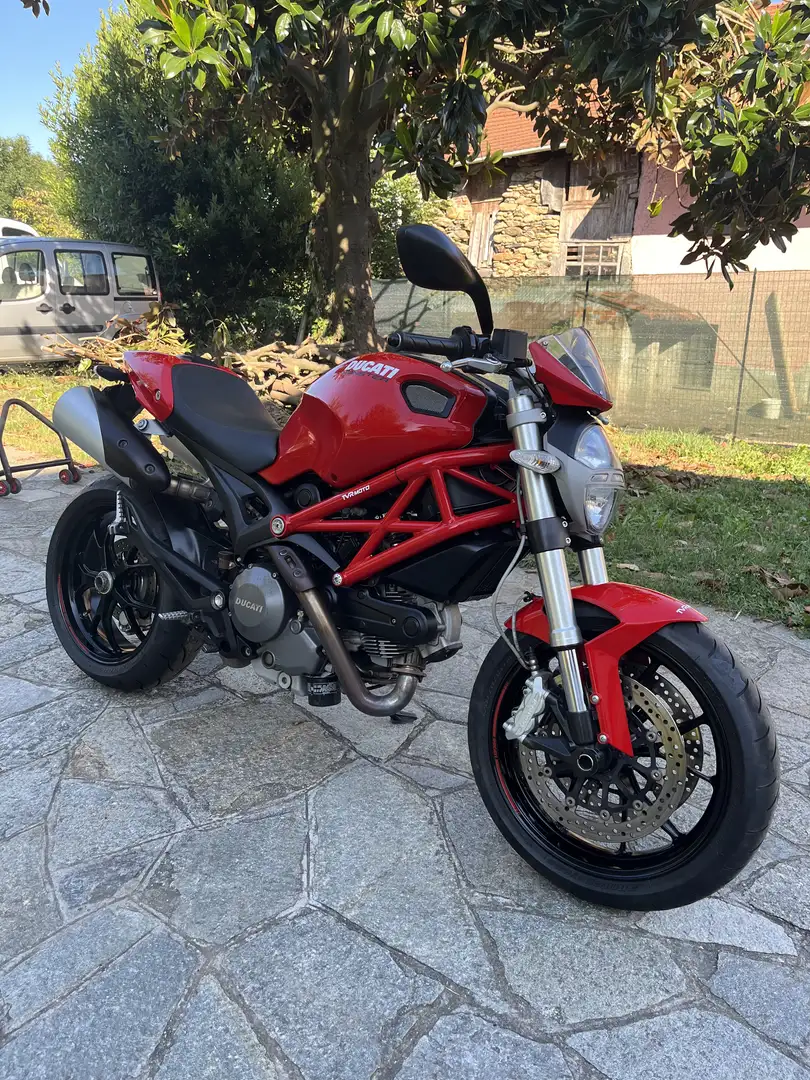 Ducati Monster 796 - 1