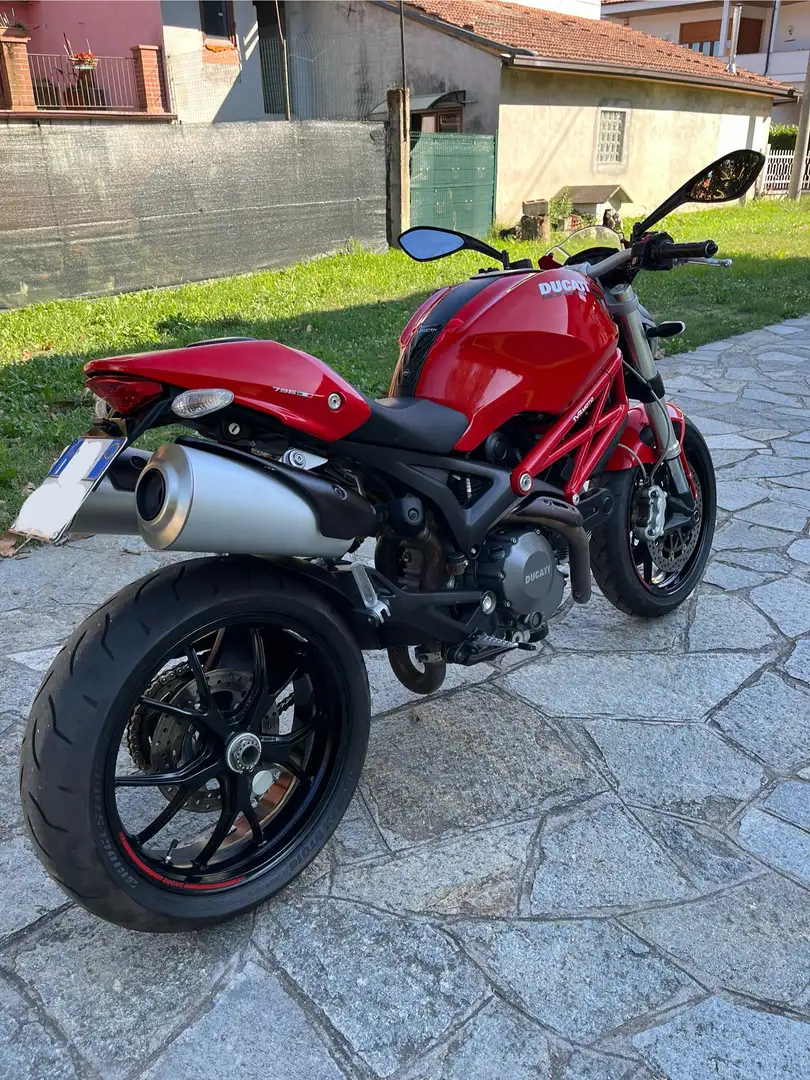 Ducati Monster 796 - 2